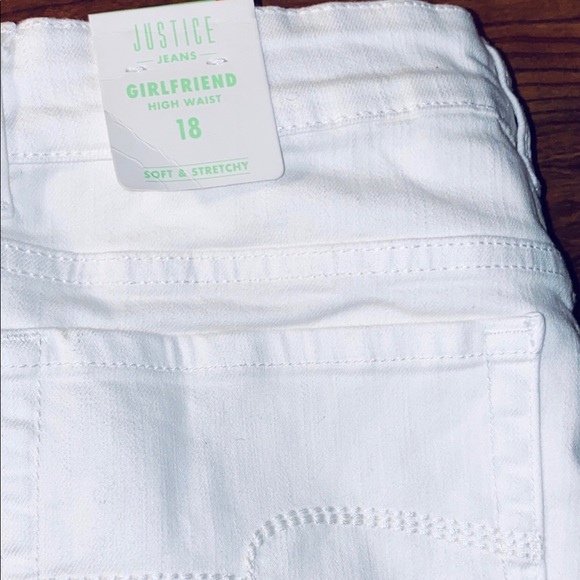 white destructed girlfriend bermuda shorts - Picture 3 of 6